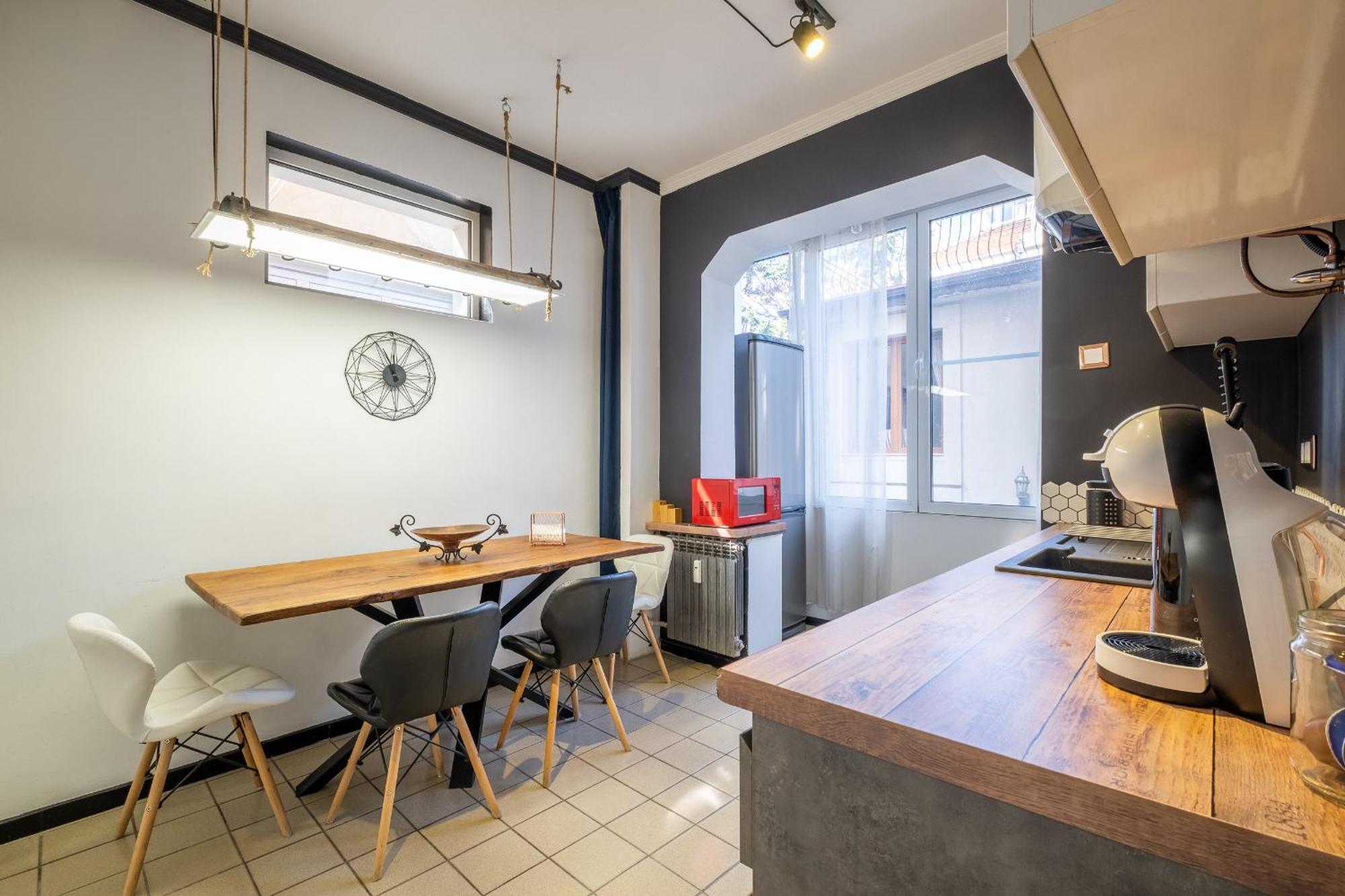 Modern , Spacious 2Br Apartment In Top Center София Екстериор снимка