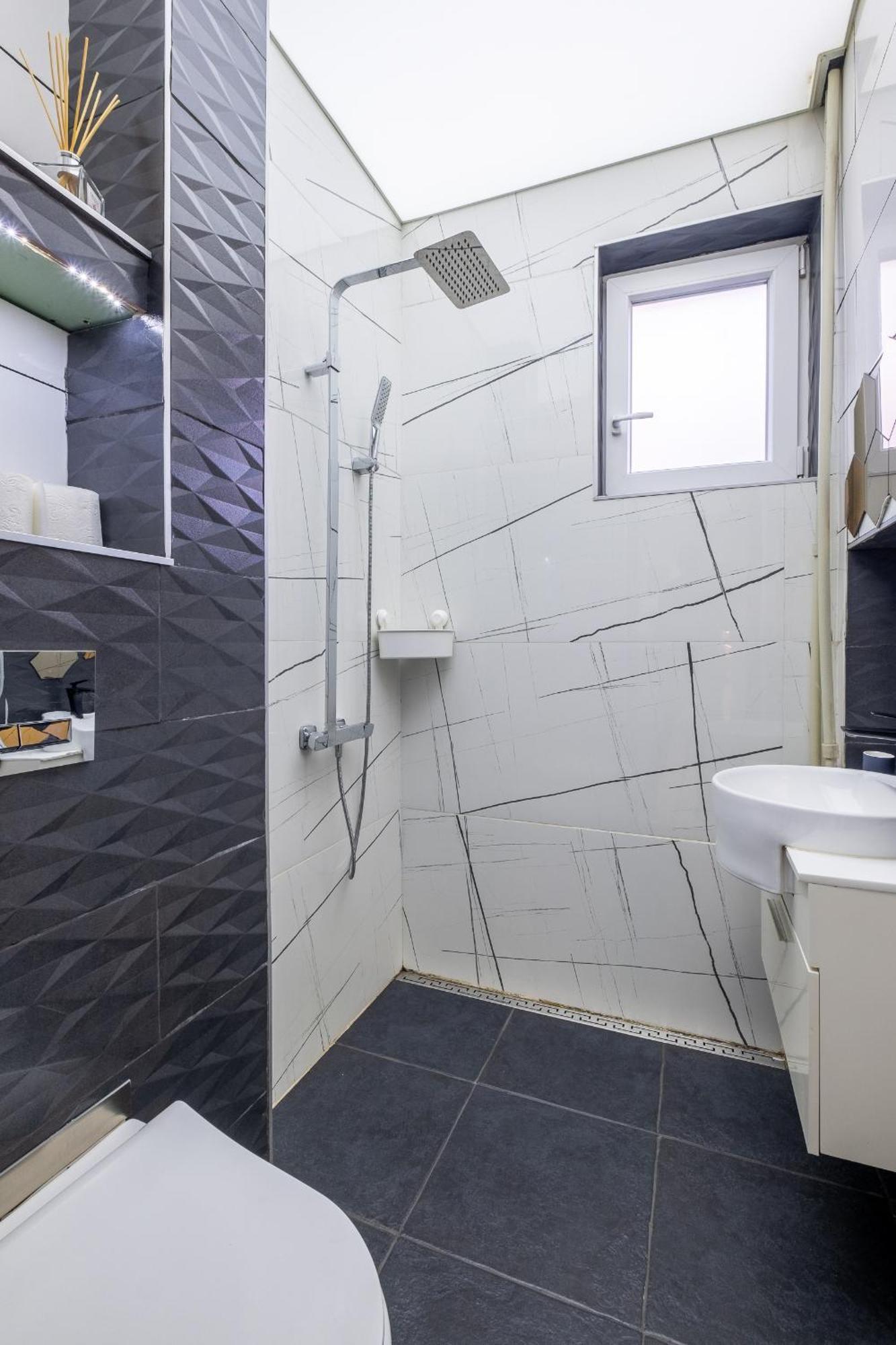 Modern , Spacious 2Br Apartment In Top Center София Екстериор снимка
